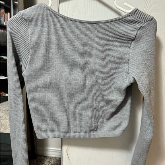 Stretchy Longsleeve Crop Top - Picture 2 of 3